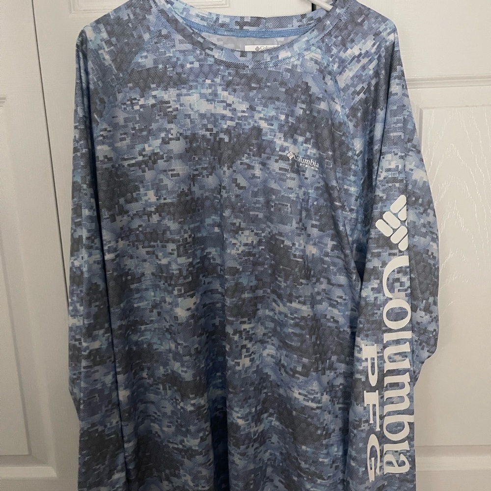 Men’s XL Columbia PFG long-sleeve shirt